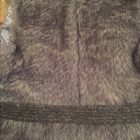 Romeo & Juliet Faux Fur Vest - Picture 2 of 7